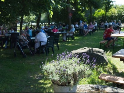 Foto: Brunnenhof in der Ried